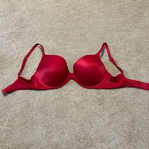 NWOT 38D Victoria’s Secret Demi Uplift Bra